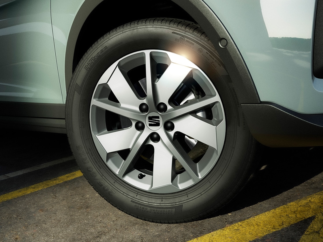 SEAT Arona's 16-inch design alloy wheels close-up
