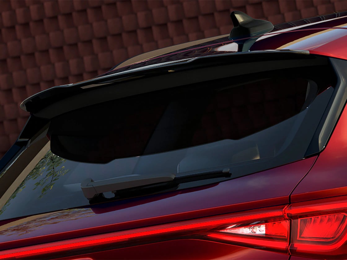 Black roof spoiler on the seat leon fr trim black pack edition, to improve aerodynamics.