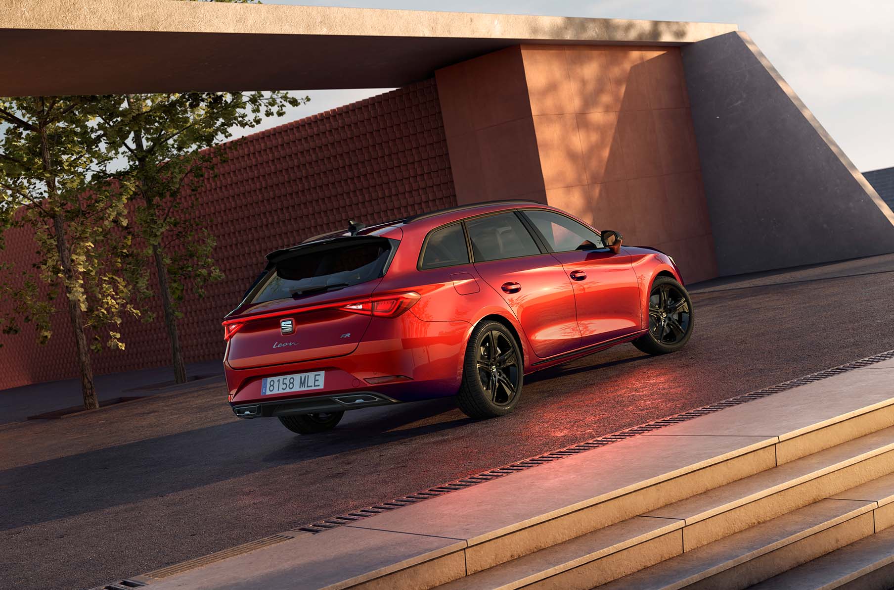 Glossy black mirror covers for the seat leon fr estate contrasting with the red car body